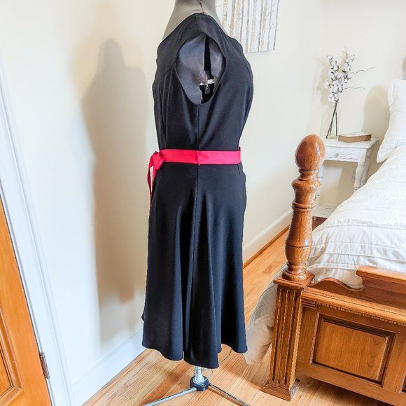 ~*Torrid Vintage 90's Black and Pink Star Dress - Size 16*~ - Picture 2 of 15